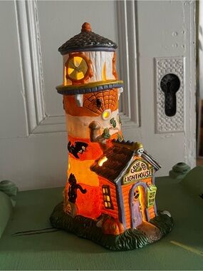 Widwest Halloween Cape Odd 19569-7 Ceramic Haunted Lighthouse Lamp